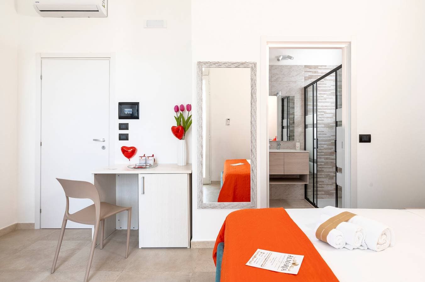 Foto 10 von 57: Zimmer "Aria - Dreibettzimmer" mit Gemeinschaftsgarten, WLAN und Klimaanlage