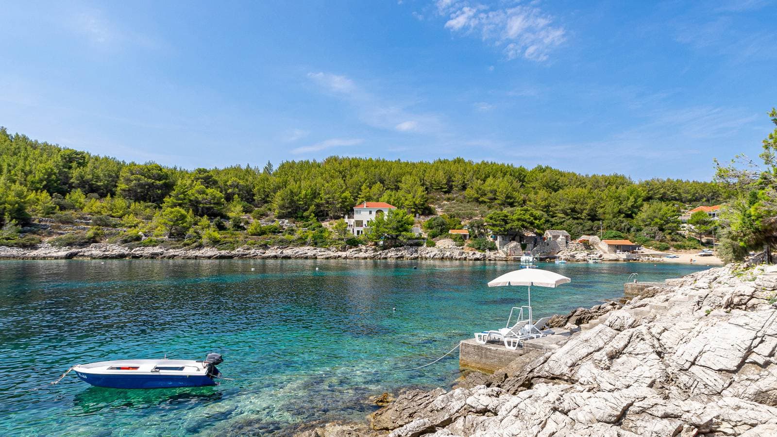 Foto 10 von 37: Waterfront House Arnet by Villas Guide
