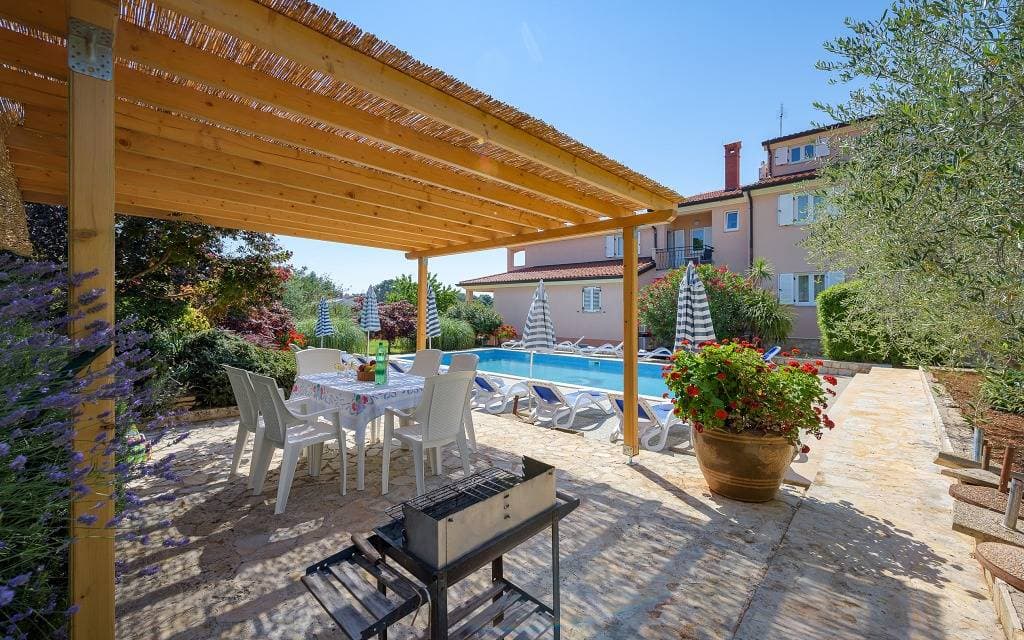 Foto 2 von 54: Ferienwohnung in Bašanija mit Terrasse, Klimaanlage, W-Lan (113-1)
