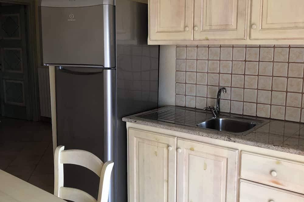Foto 11 von 14: Large two-room apartment on the first floor, with balcony and bathroom.