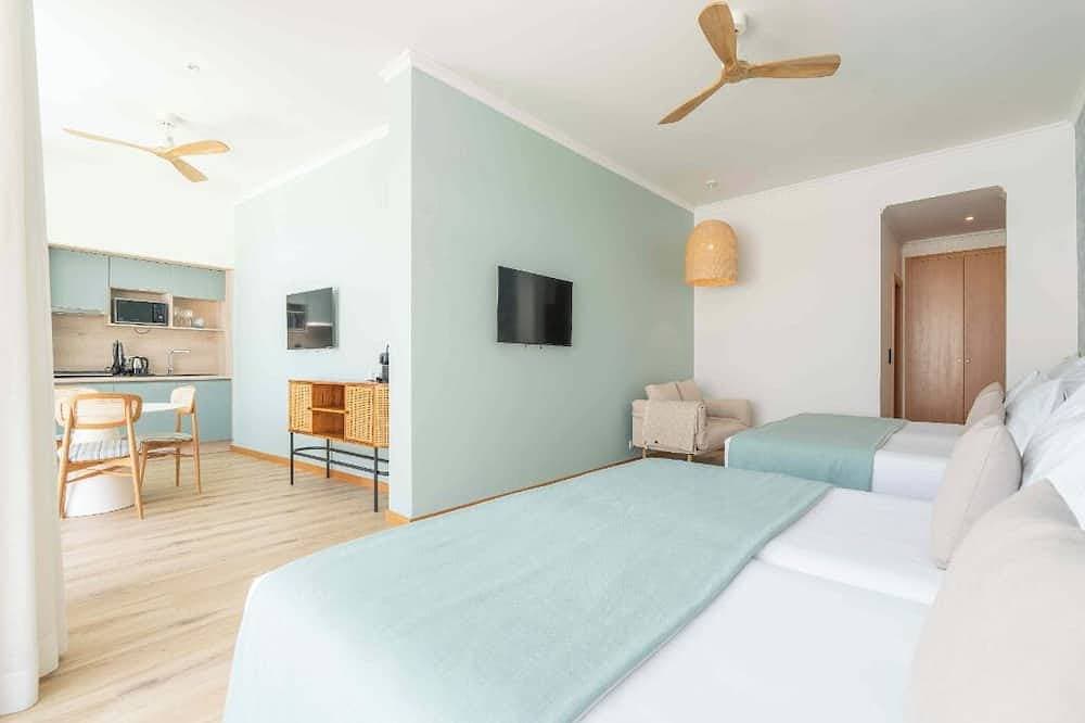 Foto 3 von 18: Sophisticated Studio w/ Balcony near Ocean – Peaceful Relaxation with Breakfast!