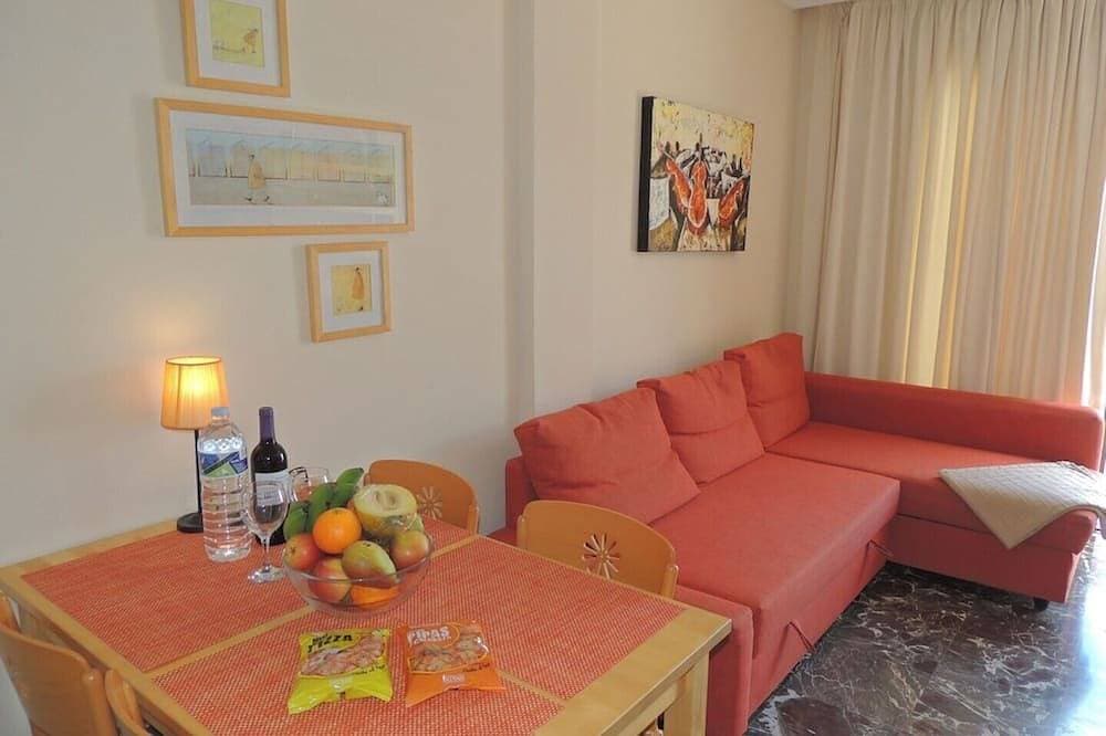 Foto 8 von 30: Romantic Retreat In Prime Position With Stunning Views To Cliffs, Marina & Sea.
