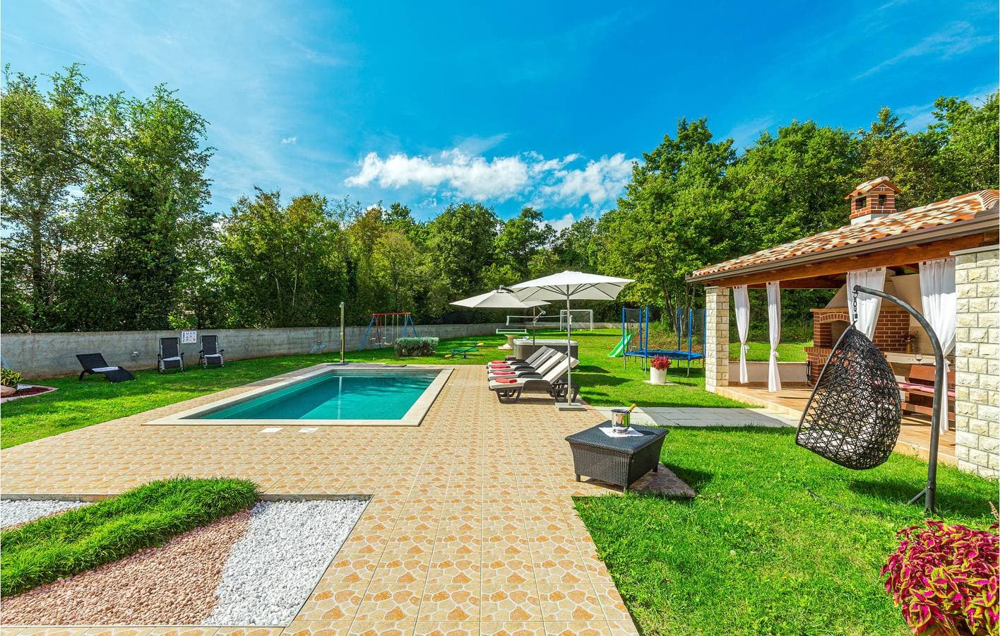 Foto 7 von 39: Gemütliche 1-Zimmer-Wohnung mit Pool, Parkplatz und nur 1 km vom Stadtzentrum in Vinez entfernt