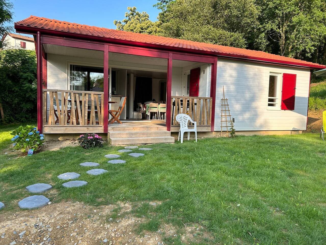 Foto 10 von 20: Charmantes Chalet mit Spa in Hasparren, 50 m², Gemeinschaftspool