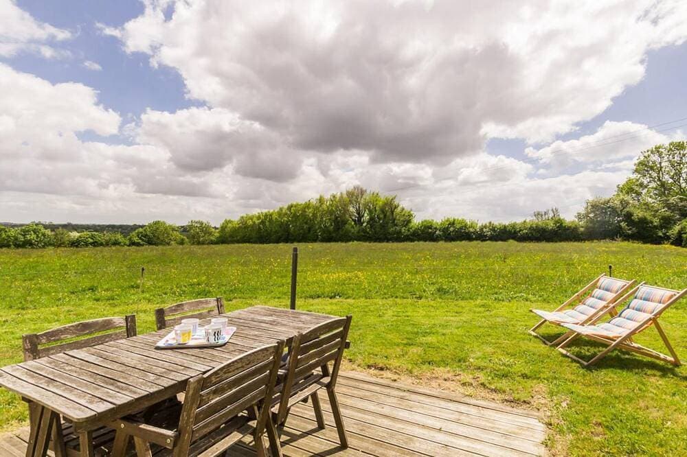 Foto 10 von 17: Yurt-Aufenthalt mit Terrasse und Panoramablick in Denneville