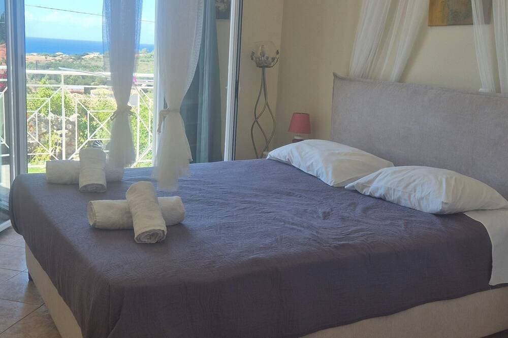 Foto 4 von 16: Beautiful villa with amazing sea and mountain views just 1,5 km from the  beach