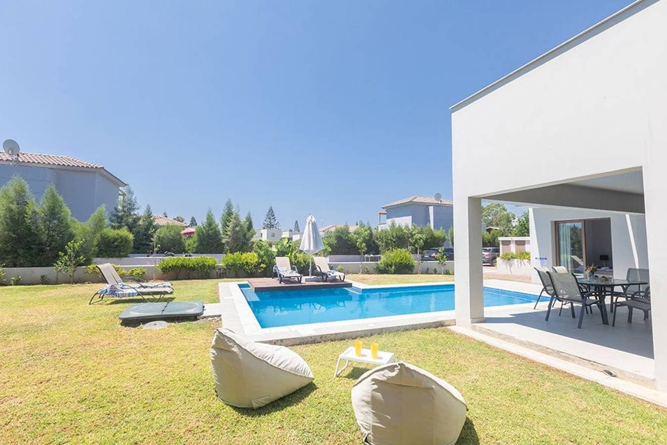 Foto 3 von 26: Villa für 6 Personen mit Balkon/Terrasse