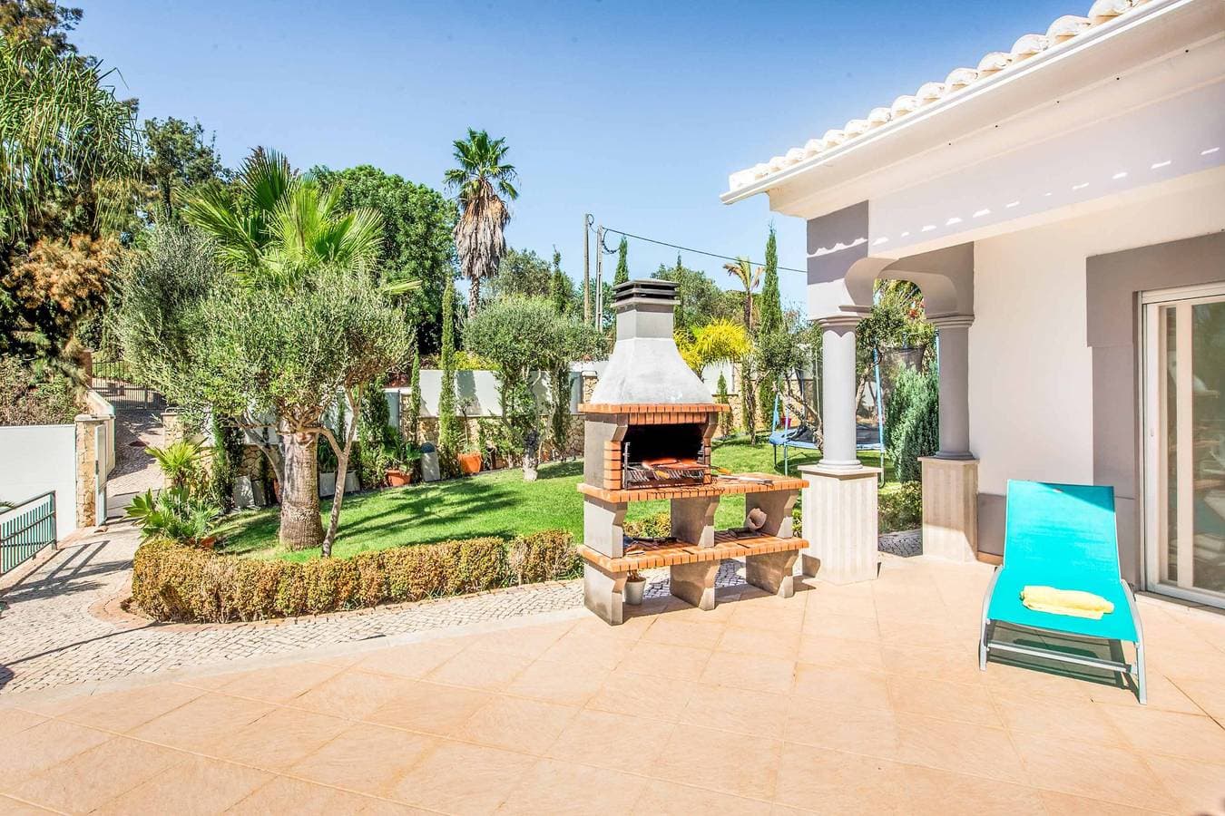 Foto 8 von 60: Villa für 16 Personen mit Garten