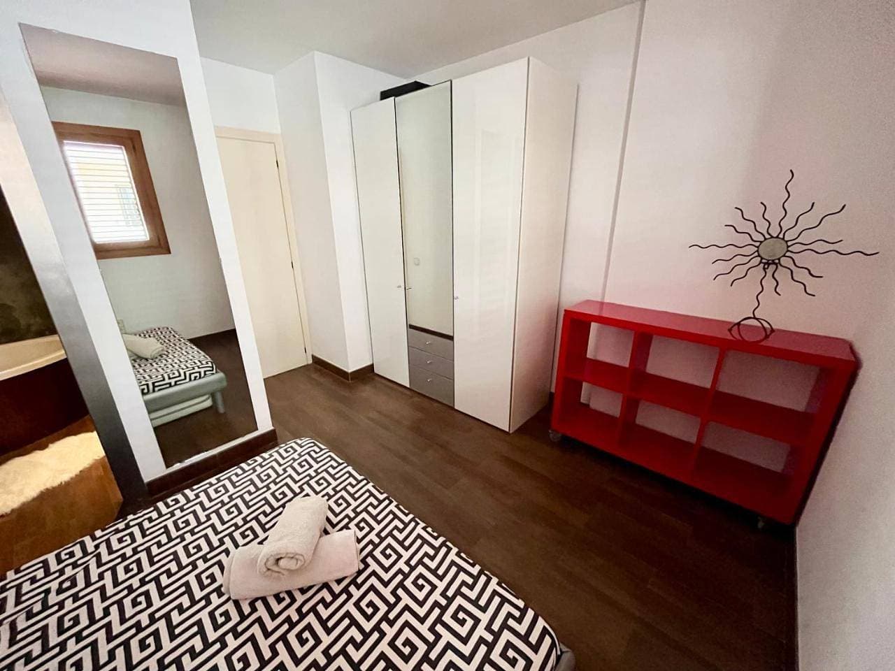 Foto 8 von 9: Double Room with Private Bathroom
