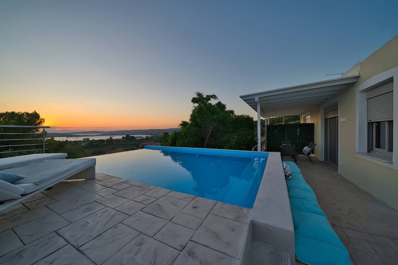 Foto 6 von 28: Heli View Apartment mit privatem Pool und Meerblick
