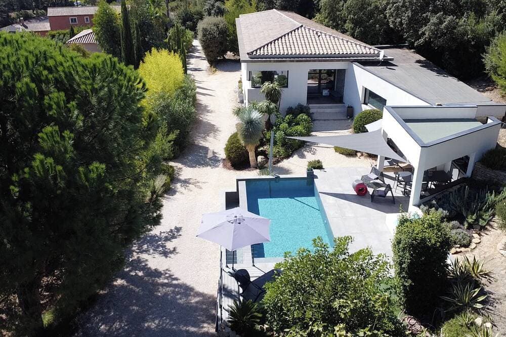 Moderne Architektenvilla in der Nähe der legendären Strände von Bandol 1
