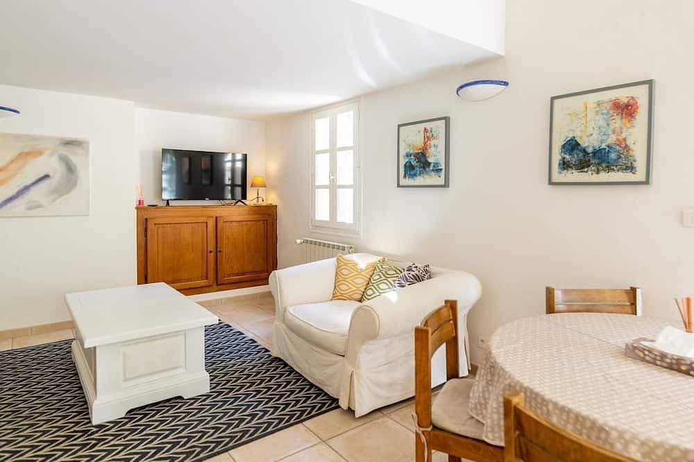 Foto 10 von 30: Cosy cottage near Roussillion, air-conditioned, 14m heated pool,  large grounds.