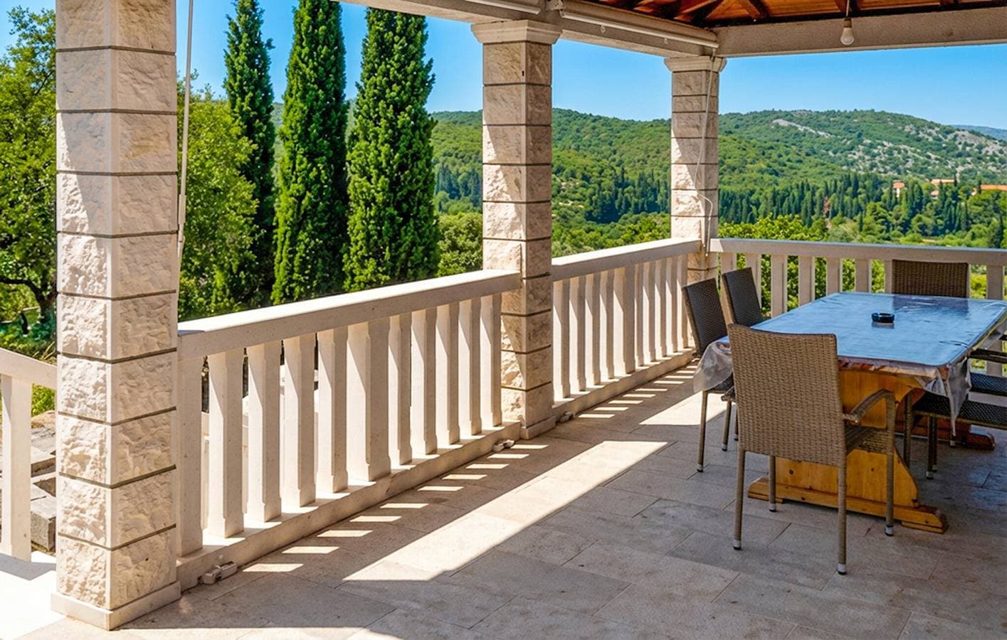 Foto 3 von 11: Charmante 2-Zimmer-Wohnung mit WLAN, Terrasse und Parkplatz in der Nähe des Strandes von Žrnovska Banja