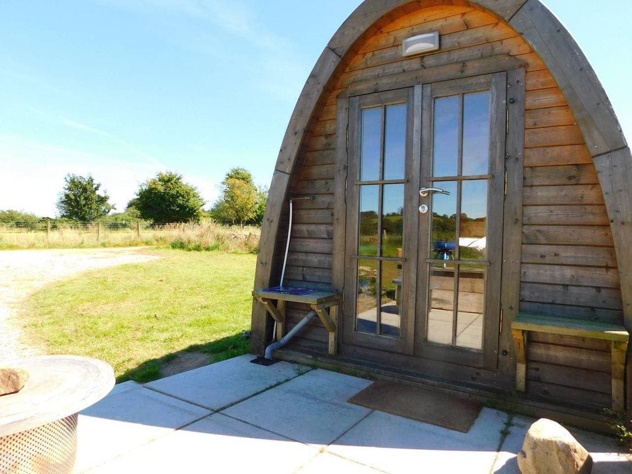 Foto 4 von 11: Blockhütte für 2 Personen mit Terrasse