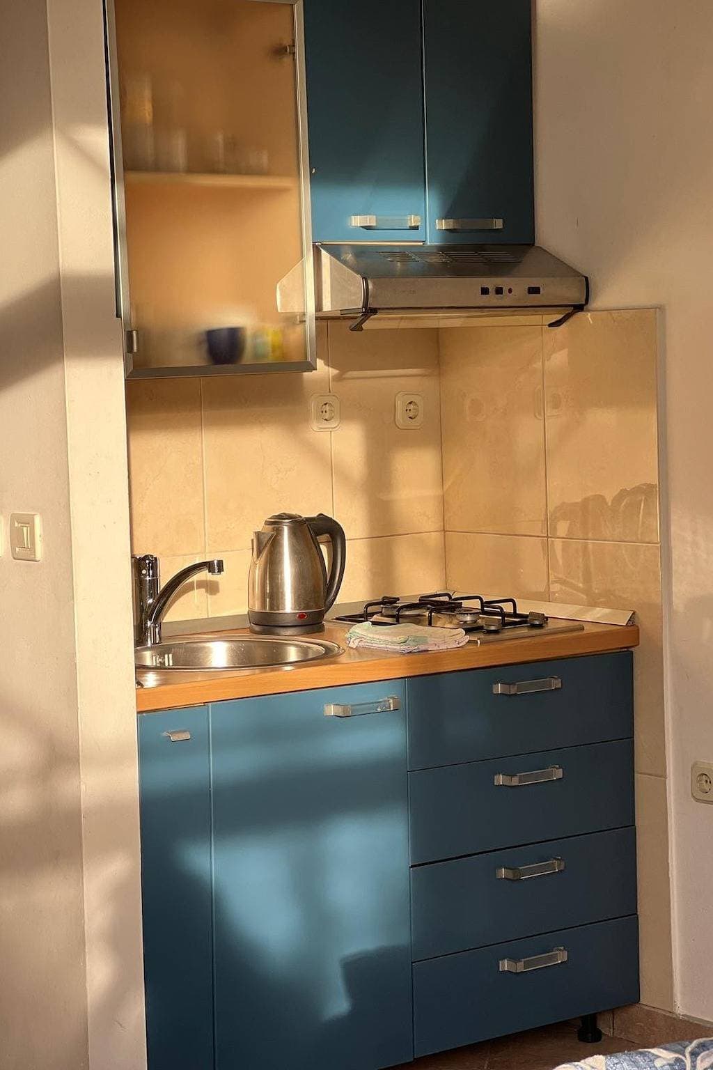 Foto 10 von 12: Studio Appartement am Strand Drasnice, Makarska As-25839-b