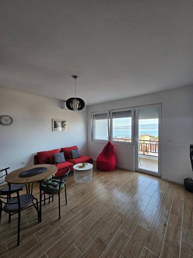 Foto 4 von 19: Two-Bedroom Apartment with Balcony and Terrace