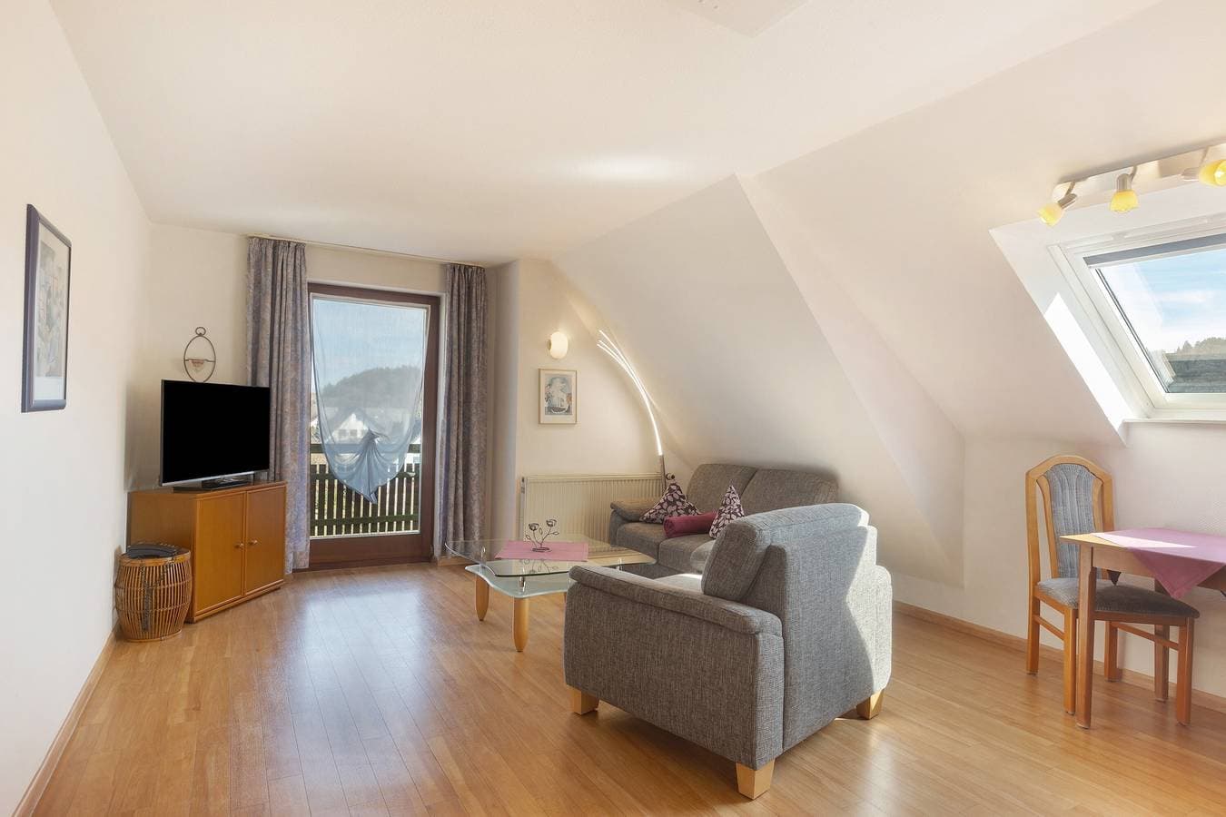 Foto 7 von 21: Ferienwohnung 'Eimberg 8' mit Balkon