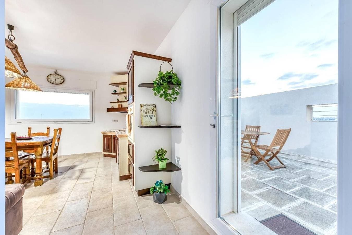 Foto 4 von 14: Apartment „Dimore Di Matilde – Attico Vistamare“ mit Meerblick, privater Terrasse & Klimaanlage