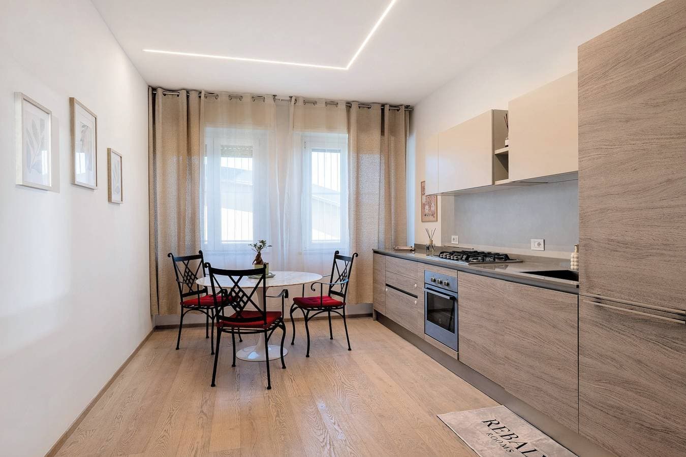 Foto 4 von 28: Suite Verona – WLAN & Klimaanlage, Helle Suite mit Ausblick