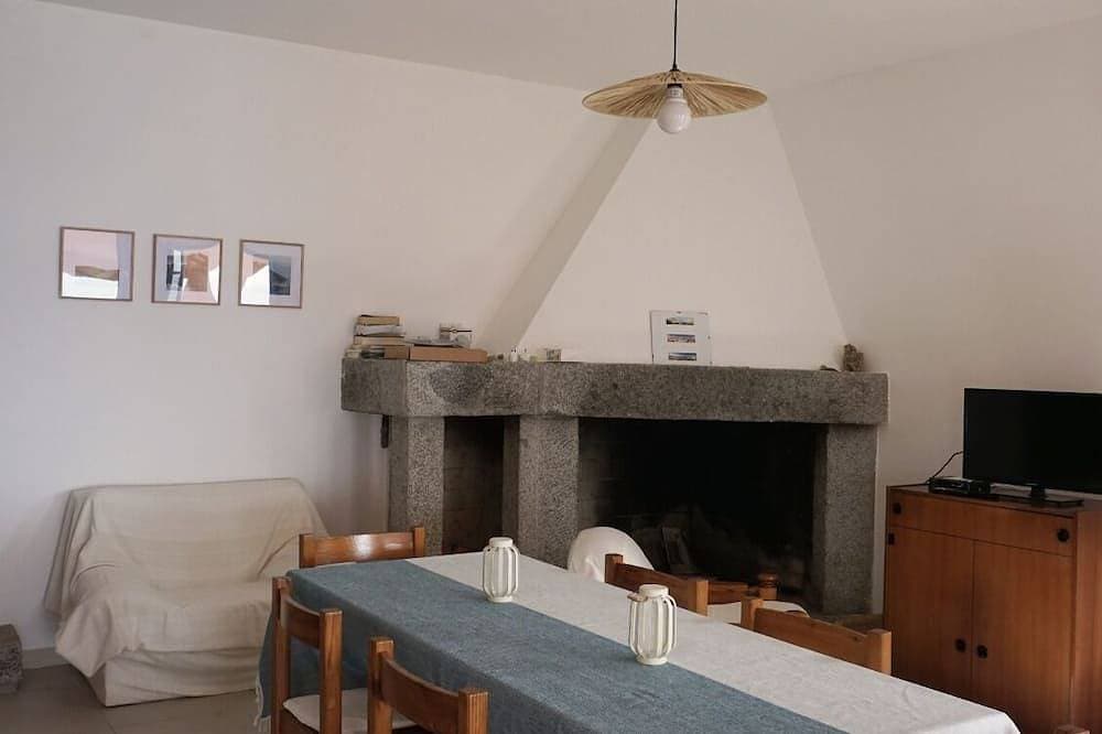 Foto 6 von 12: Sea view house 2 minutes walk from the main beach