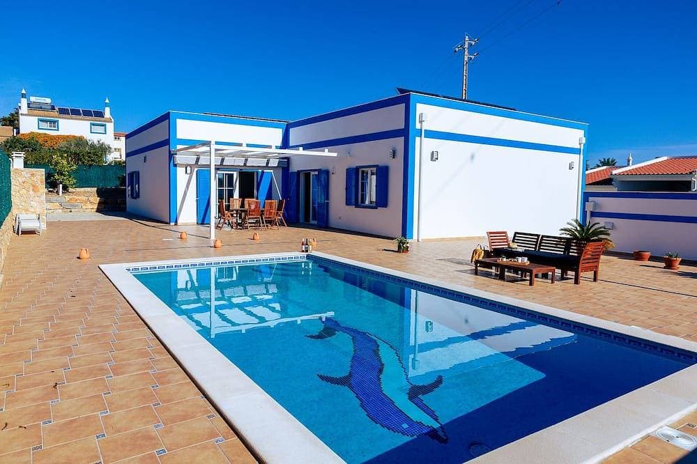Beautiful 4 bed, 3 bath bungalow with optional heated pool - 136331/Al 1