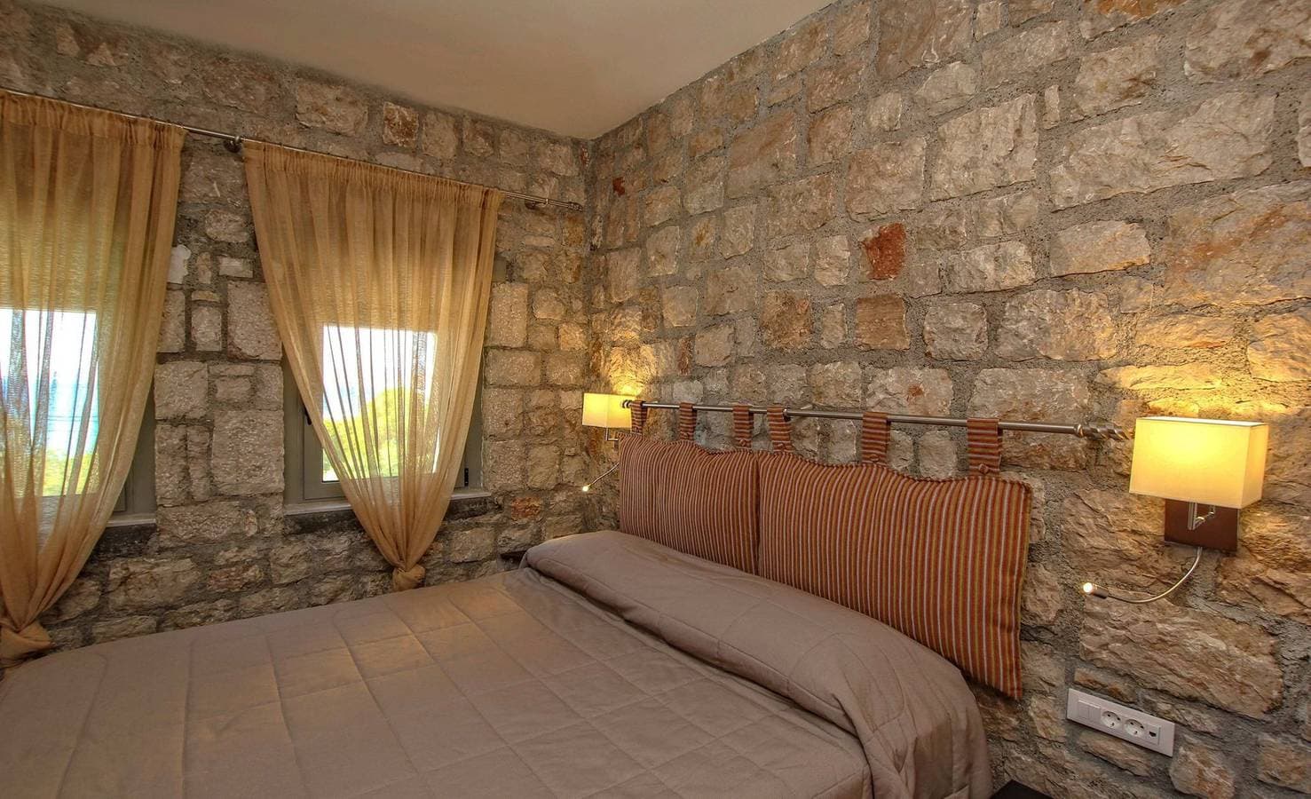 Foto 7 von 30: Executive Rhodes Villa | Villa Luciana | 3 Bedroom with Sea Views | Pefkos