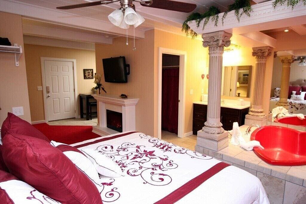 Foto 12 von 21: Über $ 700 in Gratis-Tickets, Herz-Whirlpool, Whirlpool, Kingsize-Bett, Internet, 5 Minuten zum Aquarium