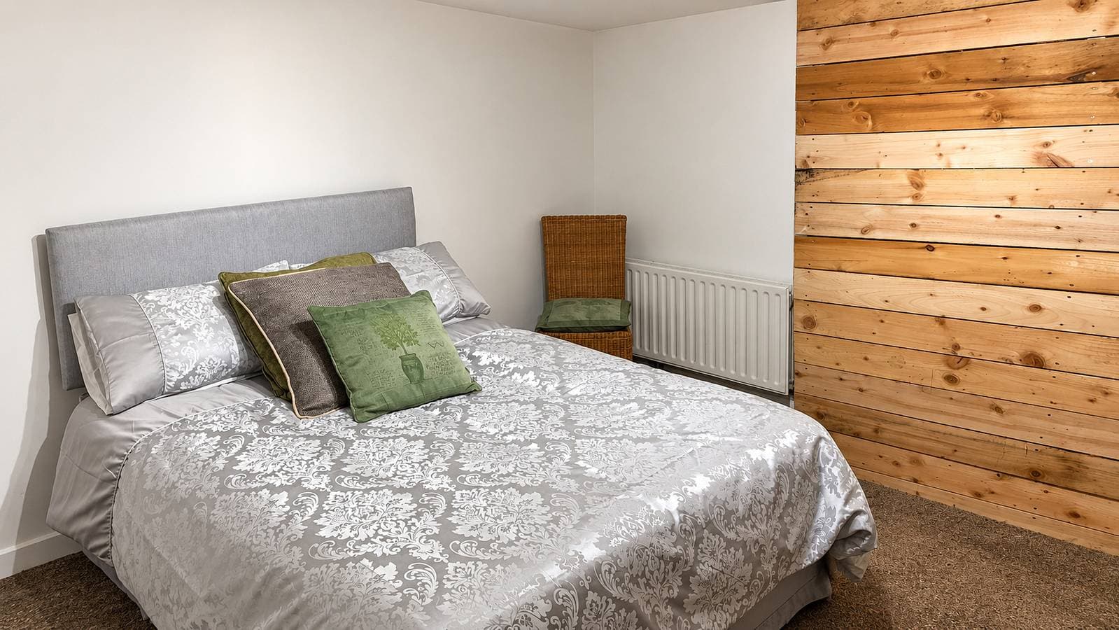 Foto 2 von 16: Victorian 1-Bedroom Apt, Sleeps 2 with Gardens