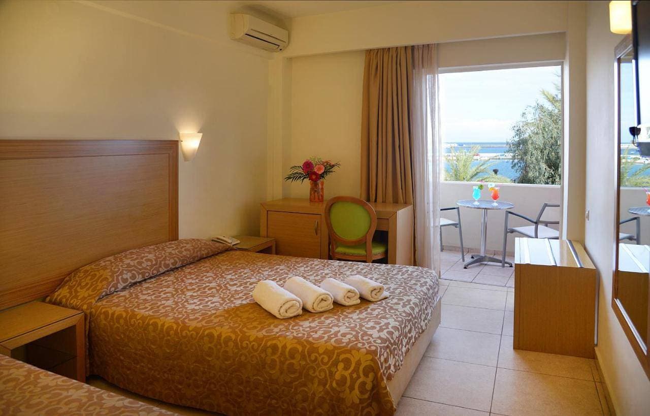 Foto 5 von 7: Double or Twin Room with Side Sea View