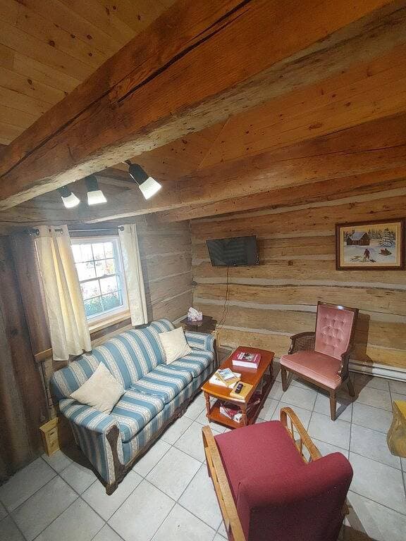 Foto 13 von 13: 1866 Pre-Confederation Log cabin at Gerber's