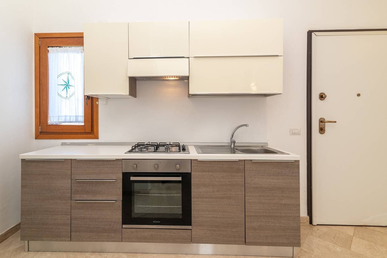 Foto 6 von 26: Ferienwohnung "La Rosa dei Venti" mit Meerblick, Gemeinschaftspool und privater Terrasse