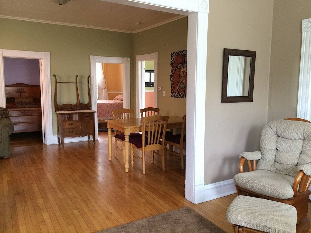 Foto 6 von 10: Genießen Sie Downtown Marquette Living!