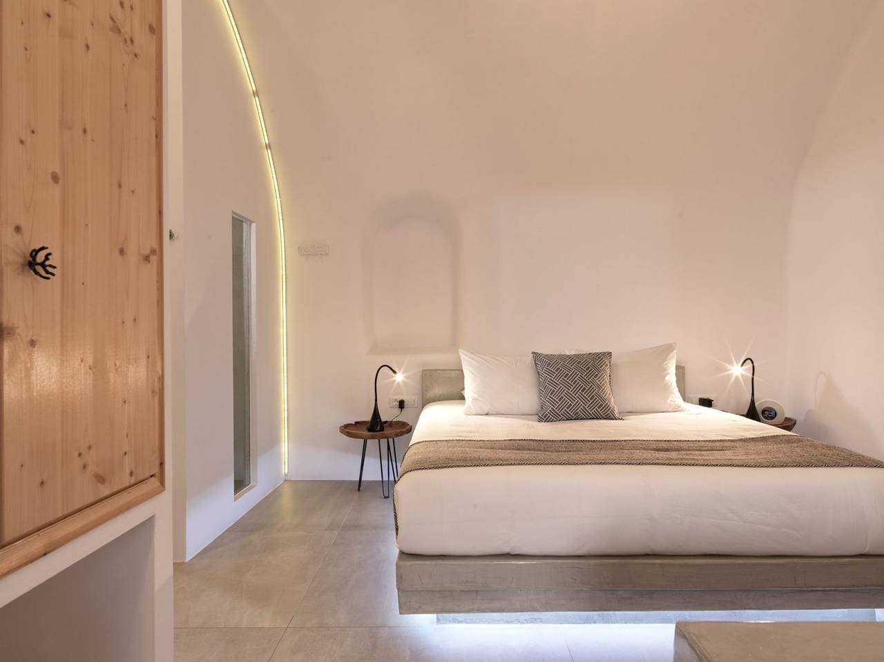 Foto 6 von 17: Luxury Santorini Villa | Superior Villa | Private Heated Plunge Pool | Sea View