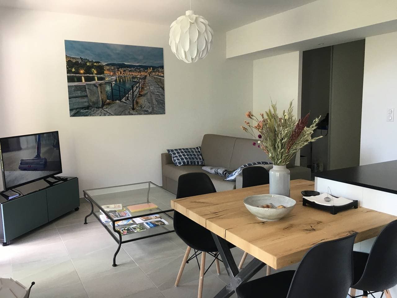 Modernes Apartment in Bastia von 57 m² mit exklusivem Meerblick 1