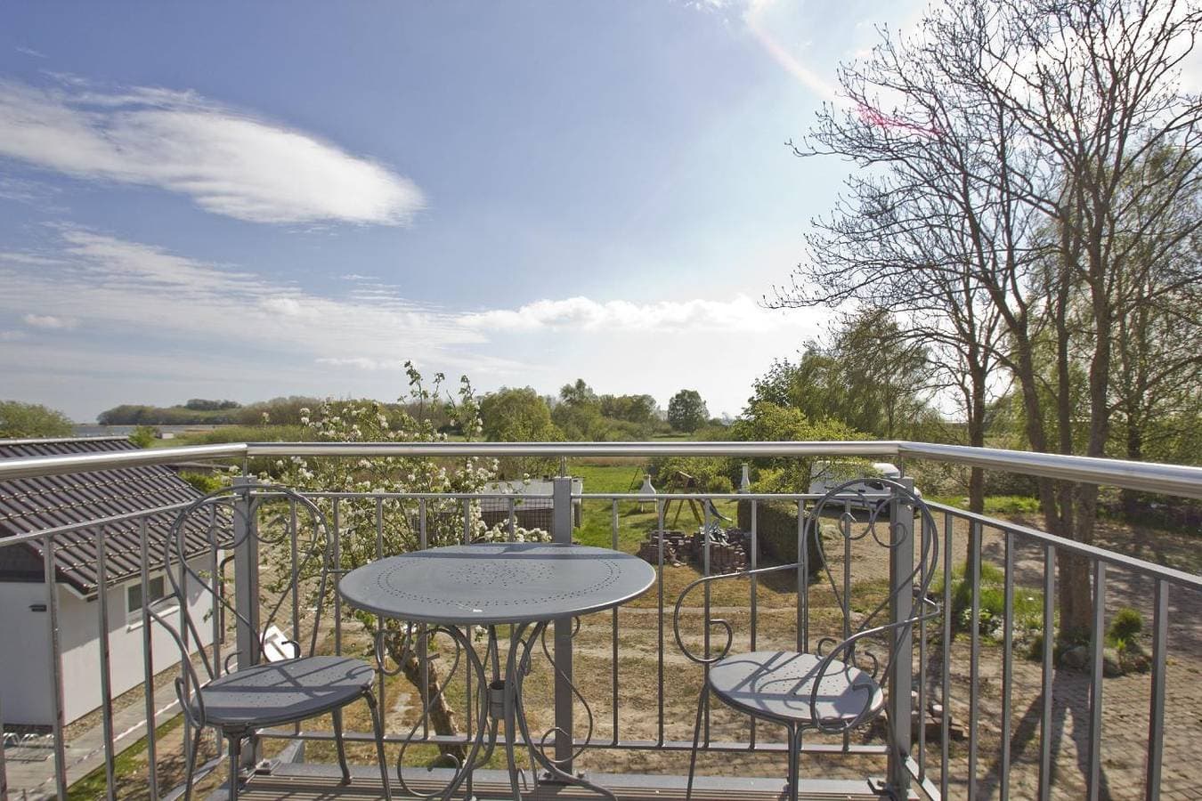 Foto 3 von 19: Ferienwohnung mit Meerblick, Balkon und Garten - Haus Inselblick FeWo MEERluft