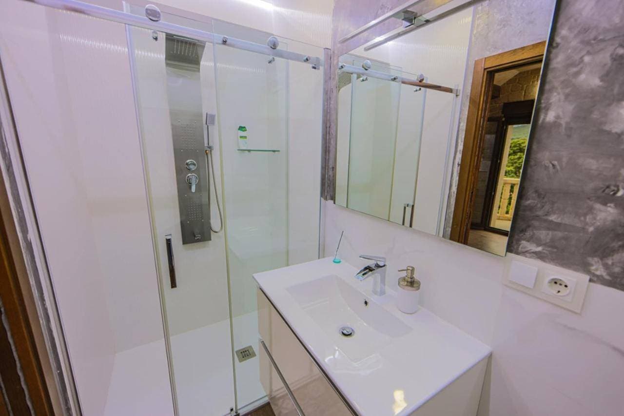 Foto 7 von 10: Double Room with Balcony (2 Adults + 1 Child)