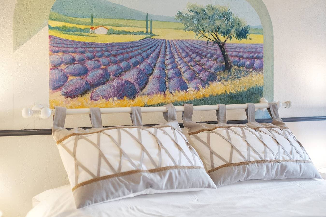 Foto 10 von 28: Gästezimmer „Lavande“ mit Meerblick, WLAN und Klimaanlage