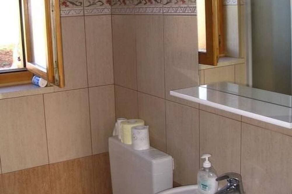 Foto 4 von 24: Charmantes Ferienhaus in Bartići mit Terrasse