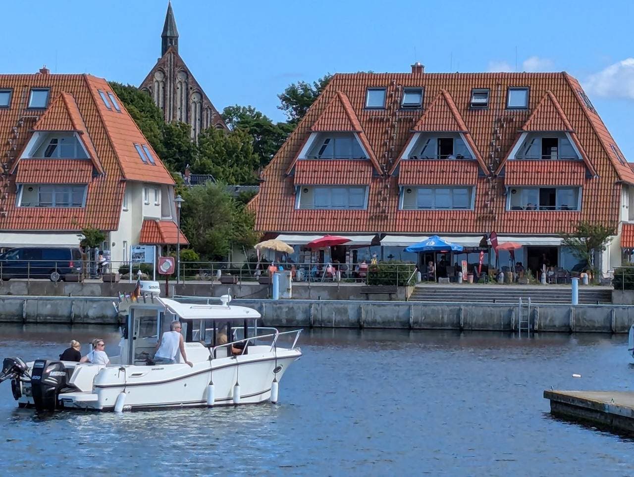 Foto 4 von 21: An de Waterkant: Exklusive Wohnung mit Blick auf den Wieker Bodden und Hiddensee