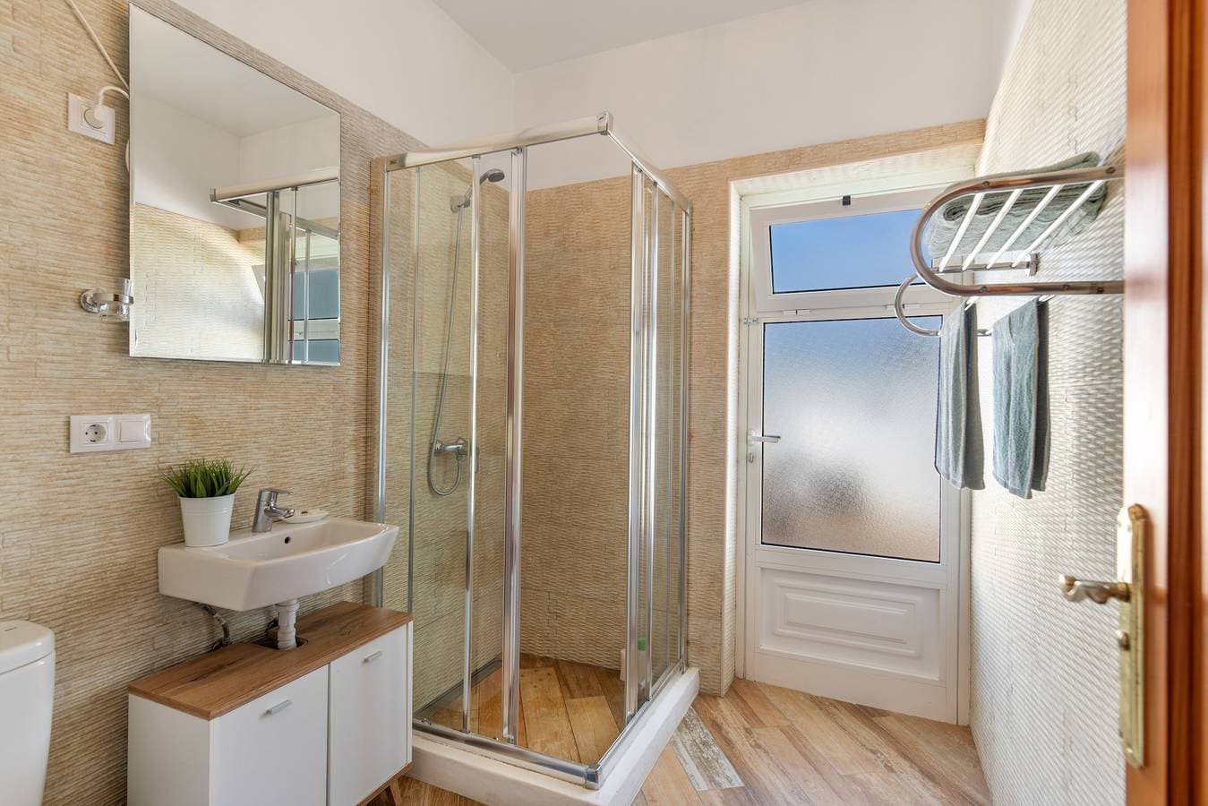 Foto 11 von 25: Junior Suite mit Terrasse für Urlaub mit WLAN und Klimaanlage