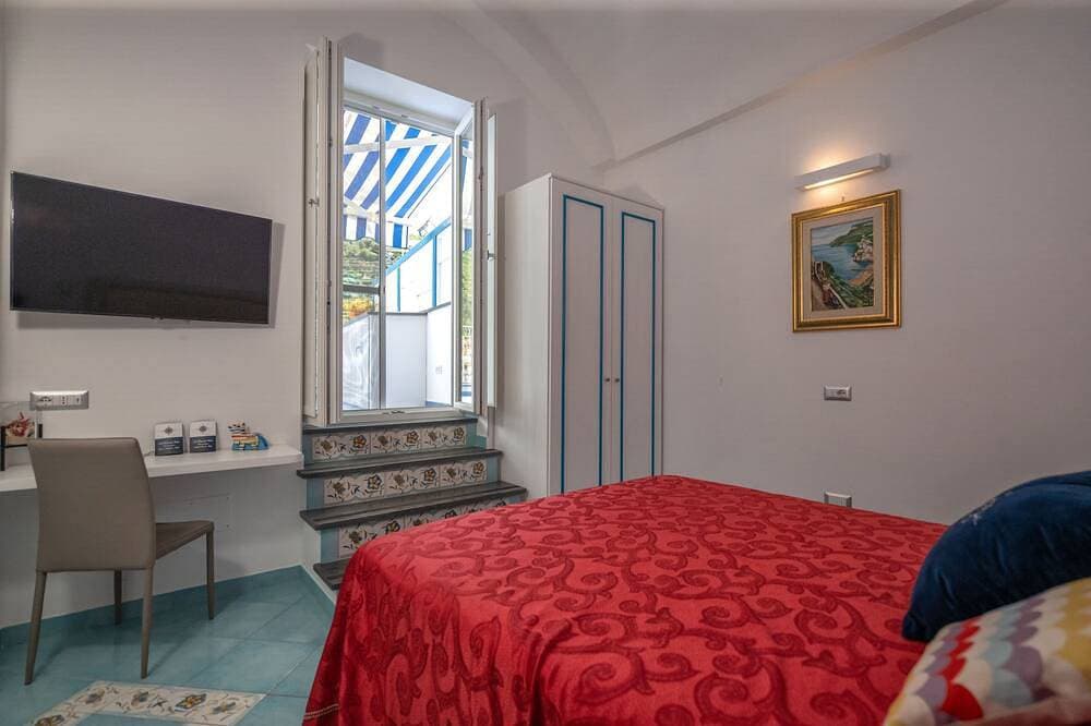 Foto 7 von 30: Grecale: stunning sea-view apartment with patio - up to 5 guests