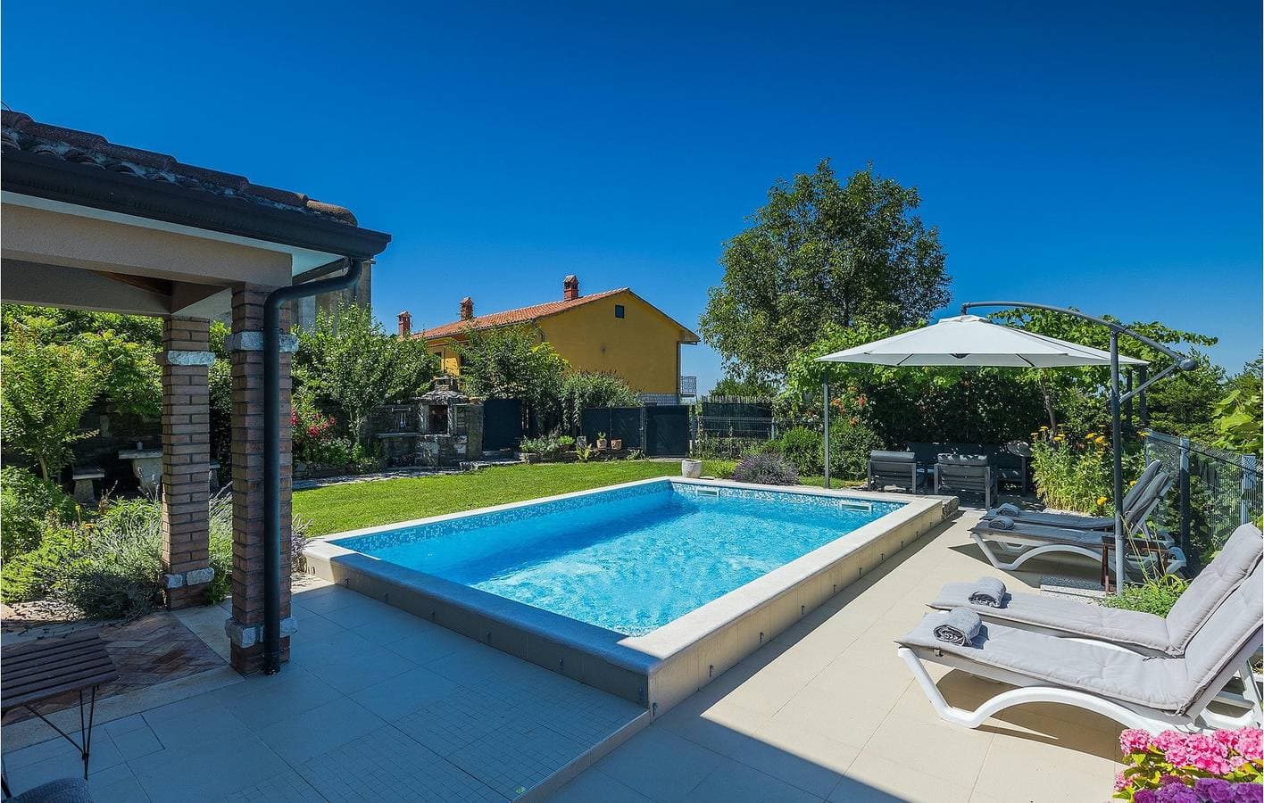 Foto 12 von 60: Charmante 2-Zimmer-Wohnung mit Pool und WLAN in der Nähe von Momjan