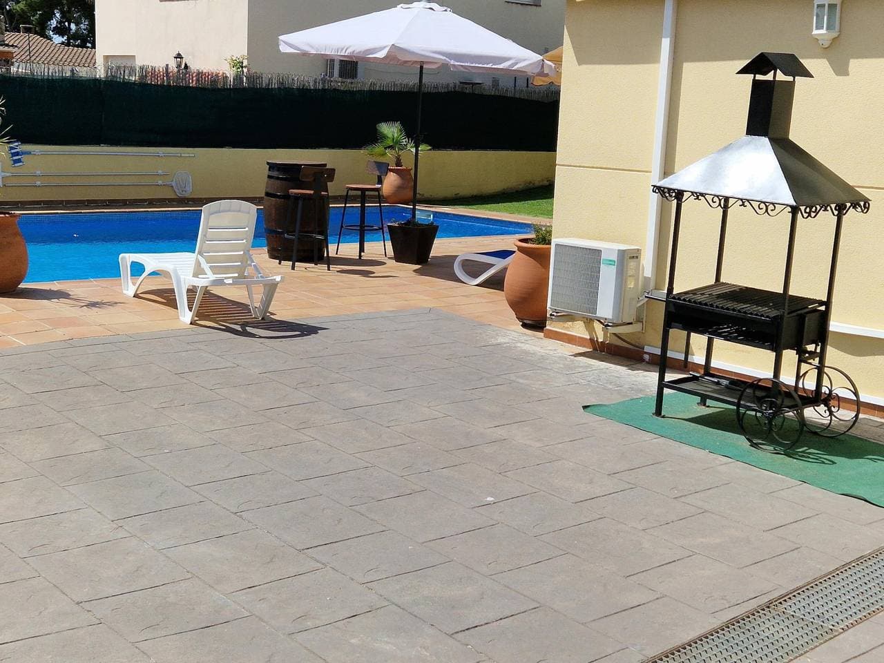 Foto 10 von 42: Ferienwohnung für 8 Personen mit Pool