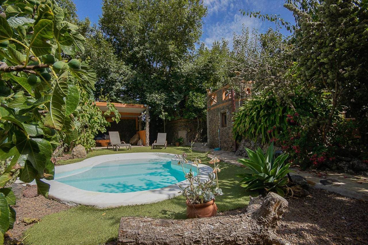 Villa Los Matos Pool and Garden Valleseco 1