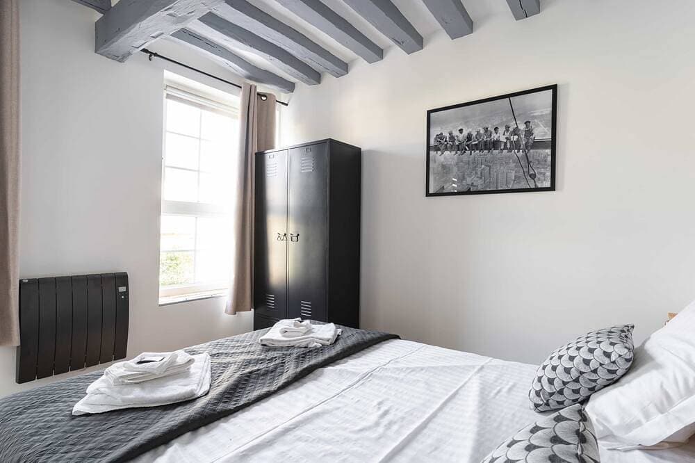 Foto 8 von 30: Apartment-Deluxe-Ensuite mit Dusche-Blick auf den Hof