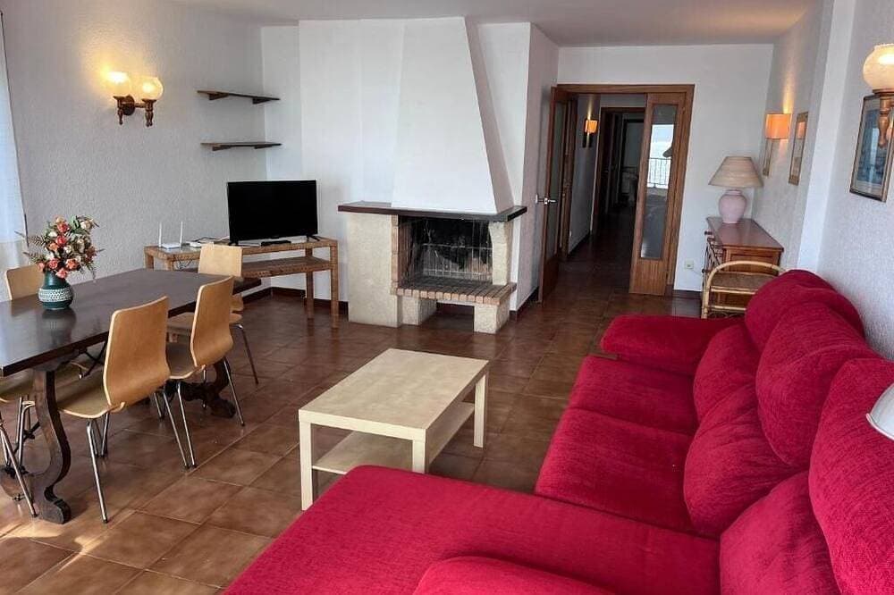Foto 13 von 21: Geräumiges 3-Zimmer-Apartment direkt am Strand. Rodes-72