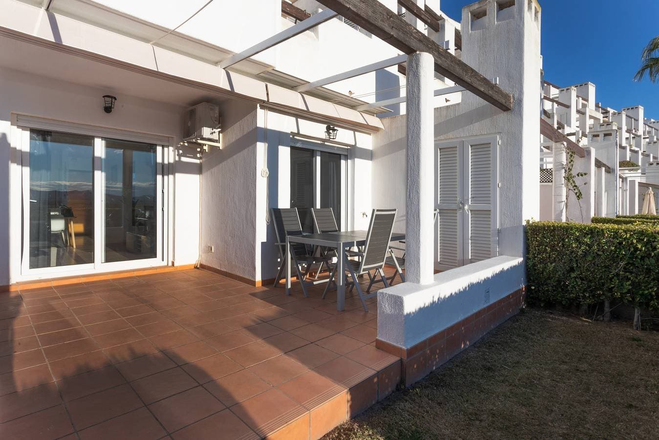 Foto 4 von 29: Apartment 'Luxus mit herrlicher Aussicht' mit Bergblick, Pool, Terrasse & Garten