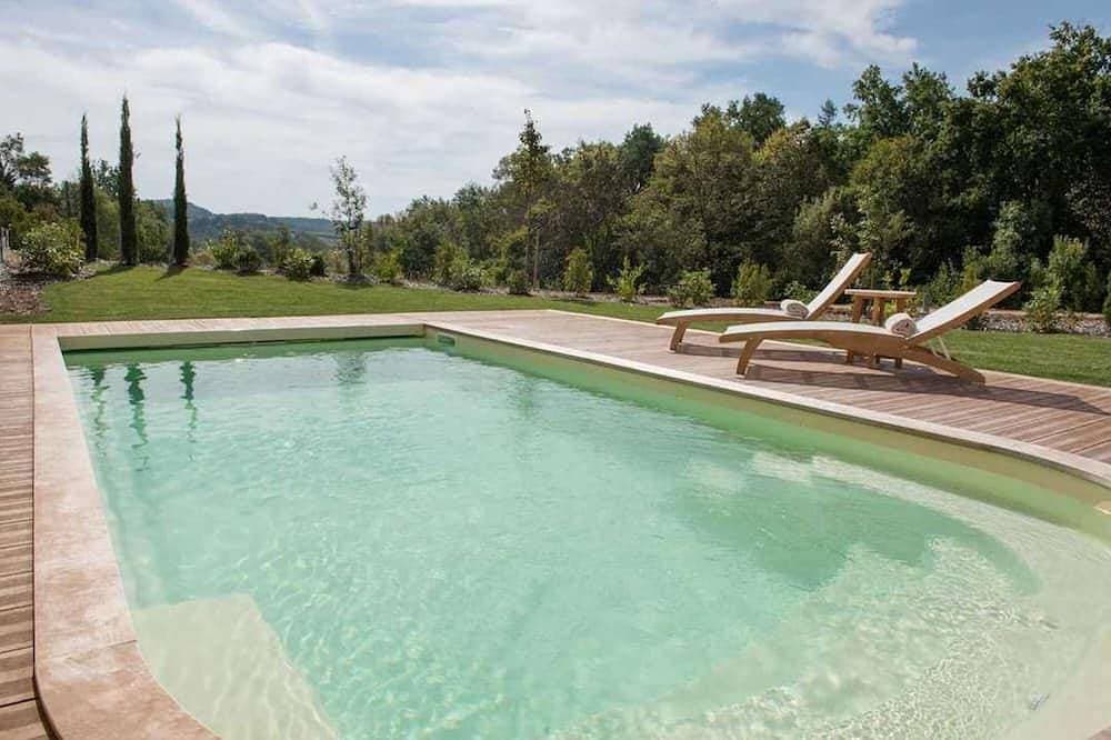 Sehr privat Hochspezifische 4 Schlafzimmer Villa mit Pool und Garten 1
