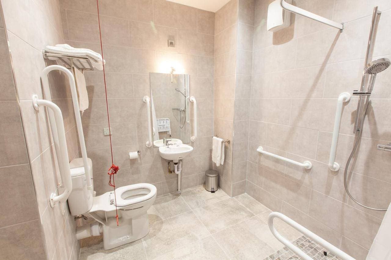 Foto 7 von 11: Double Room - Disability Access