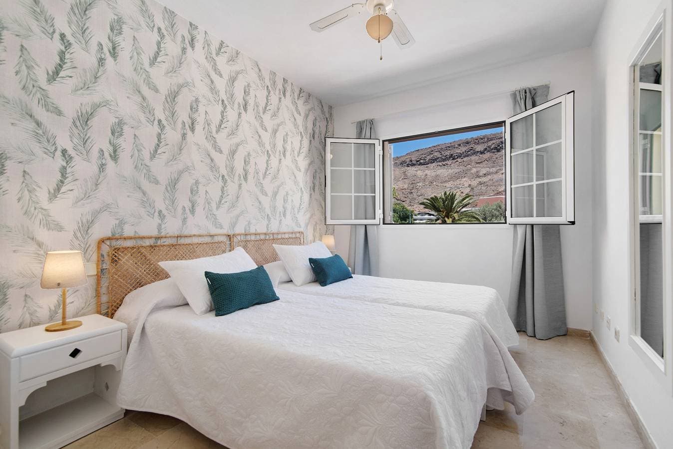 Foto 9 von 25: Ferienwohnung 'Mangueros Suite 18 Puerto de Mogán' mit Bergblick und Gemeinschaftspool